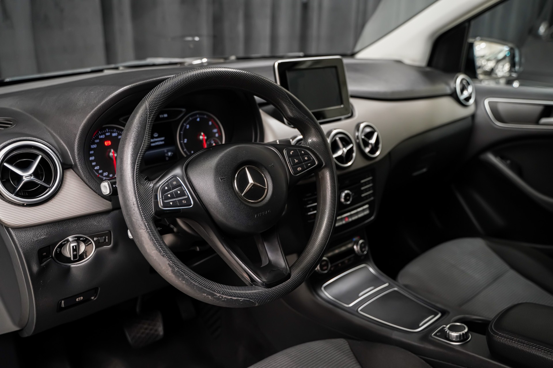 MERCEDES-BENZ B 180 CDI Urban 7G-DCT-image-9