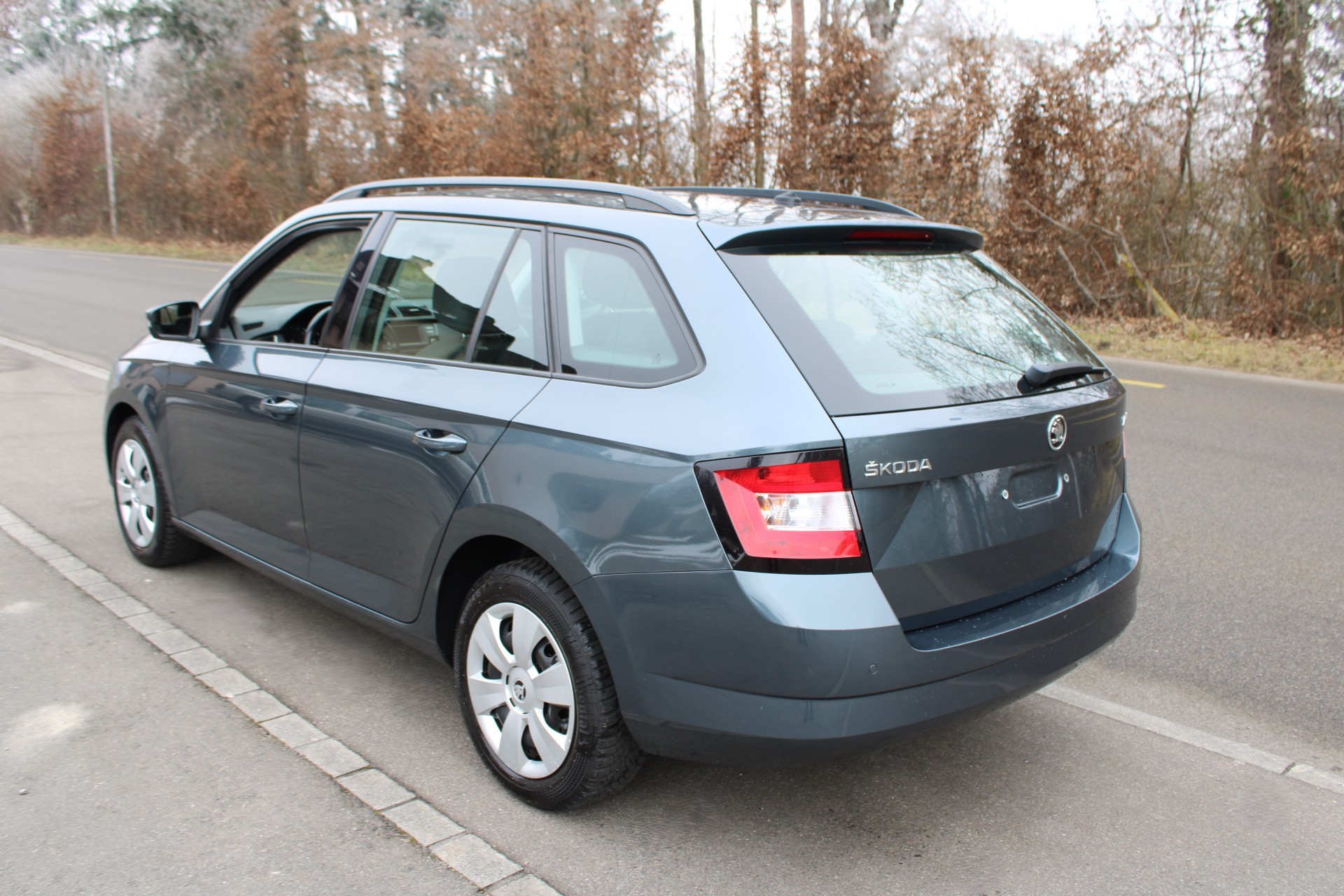 SKODA Fabia 1.2 TSI Ambition DSG-showroom-element-1