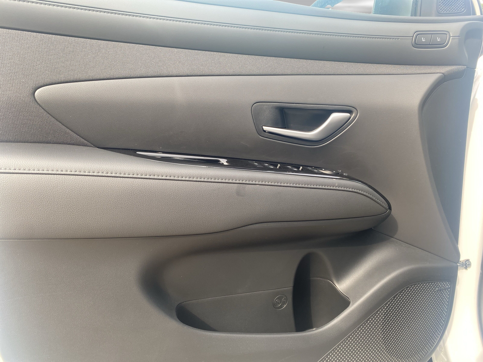 HYUNDAI Tucson 1.6 TGDI HEV Swiss Edition 4WD-image-13