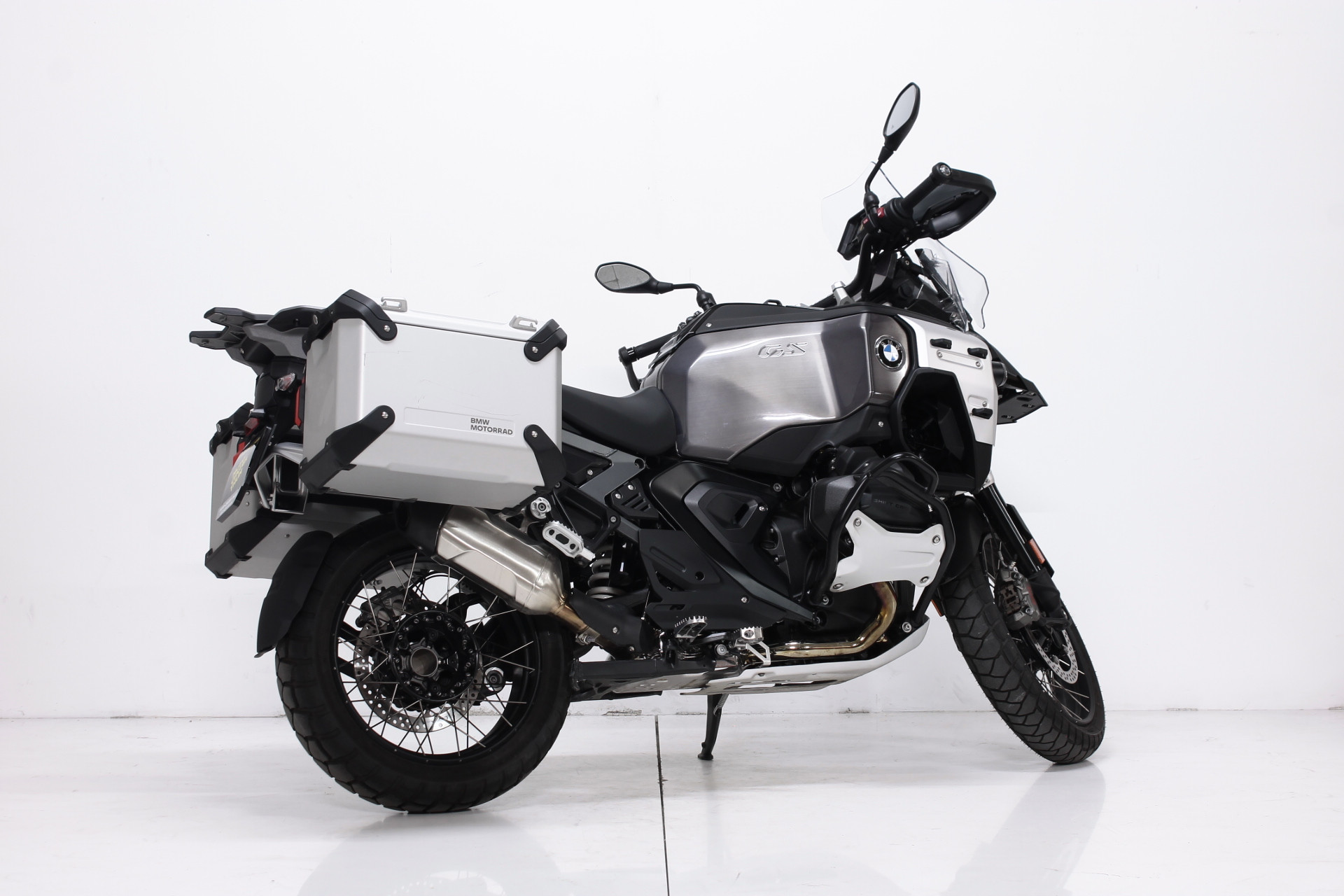 BMW R 1300 GS Adventure-image-2