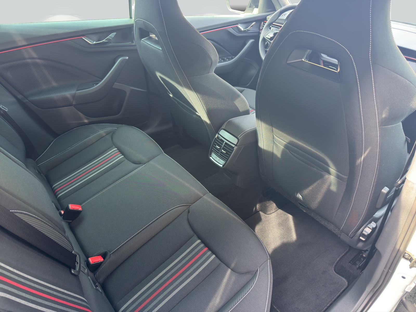 SKODA Kamiq 1.5 TSI Monte Carlo DSG-image-9
