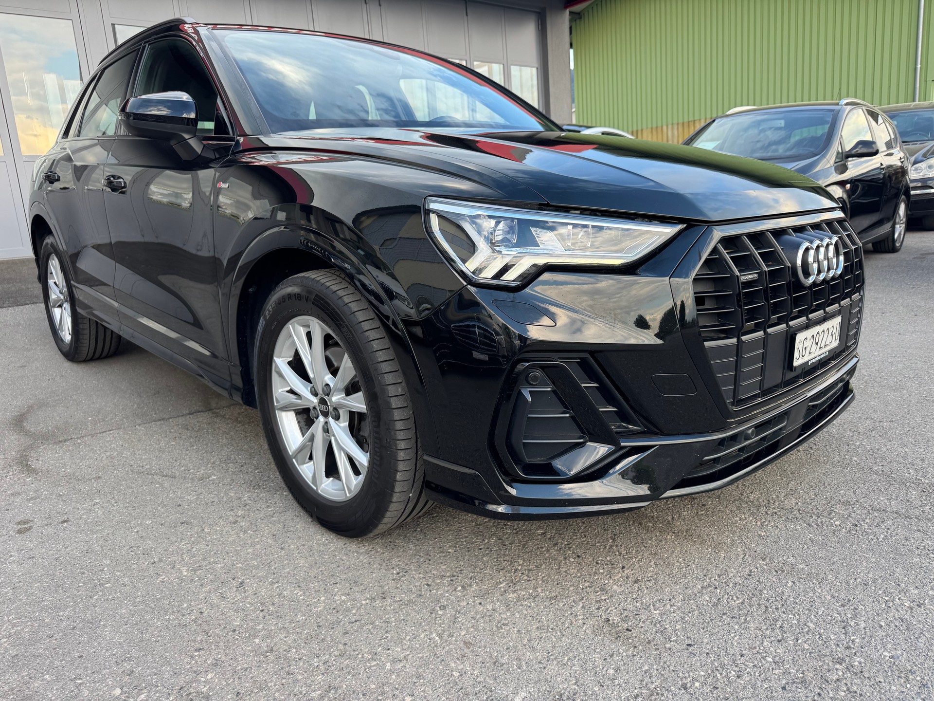 AUDI Q3 35 TDI S line Attraction quattro S-tronic-image-1