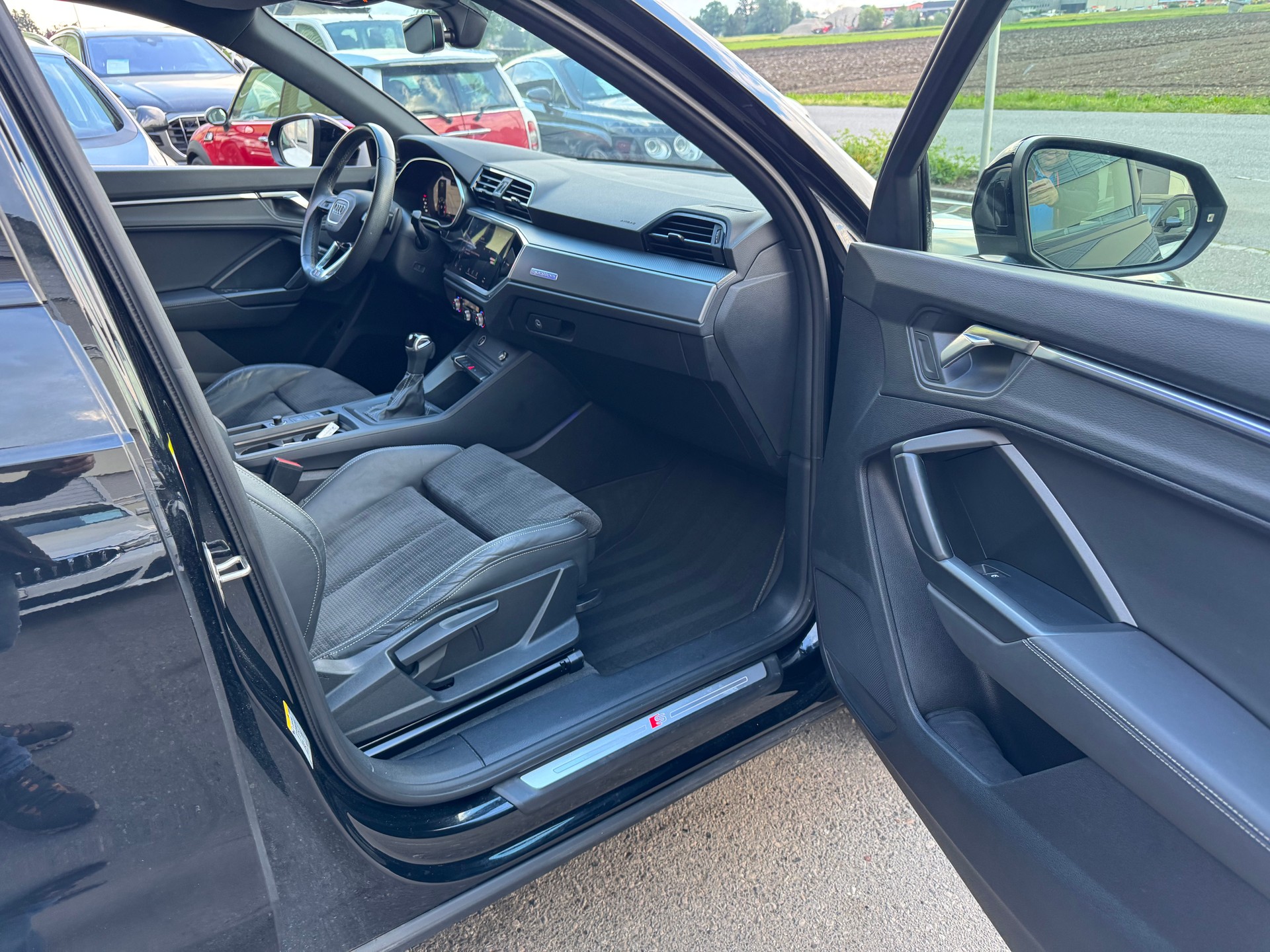 AUDI Q3 35 TDI S line Attraction quattro S-tronic-image-15