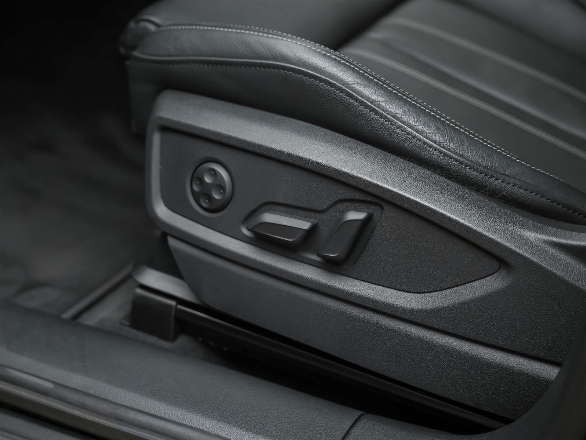 AUDI SQ5 TDI quattro tiptronic *Sitzbelüftung*Panorama*Leder*-image-28