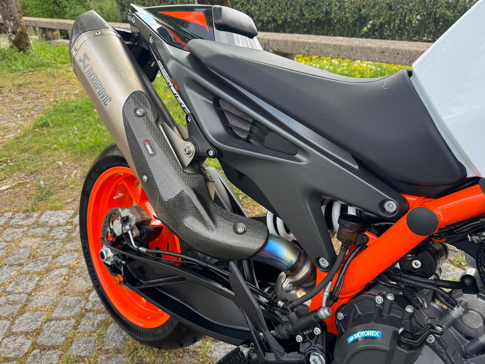 KTM 890 Duke R-image-4