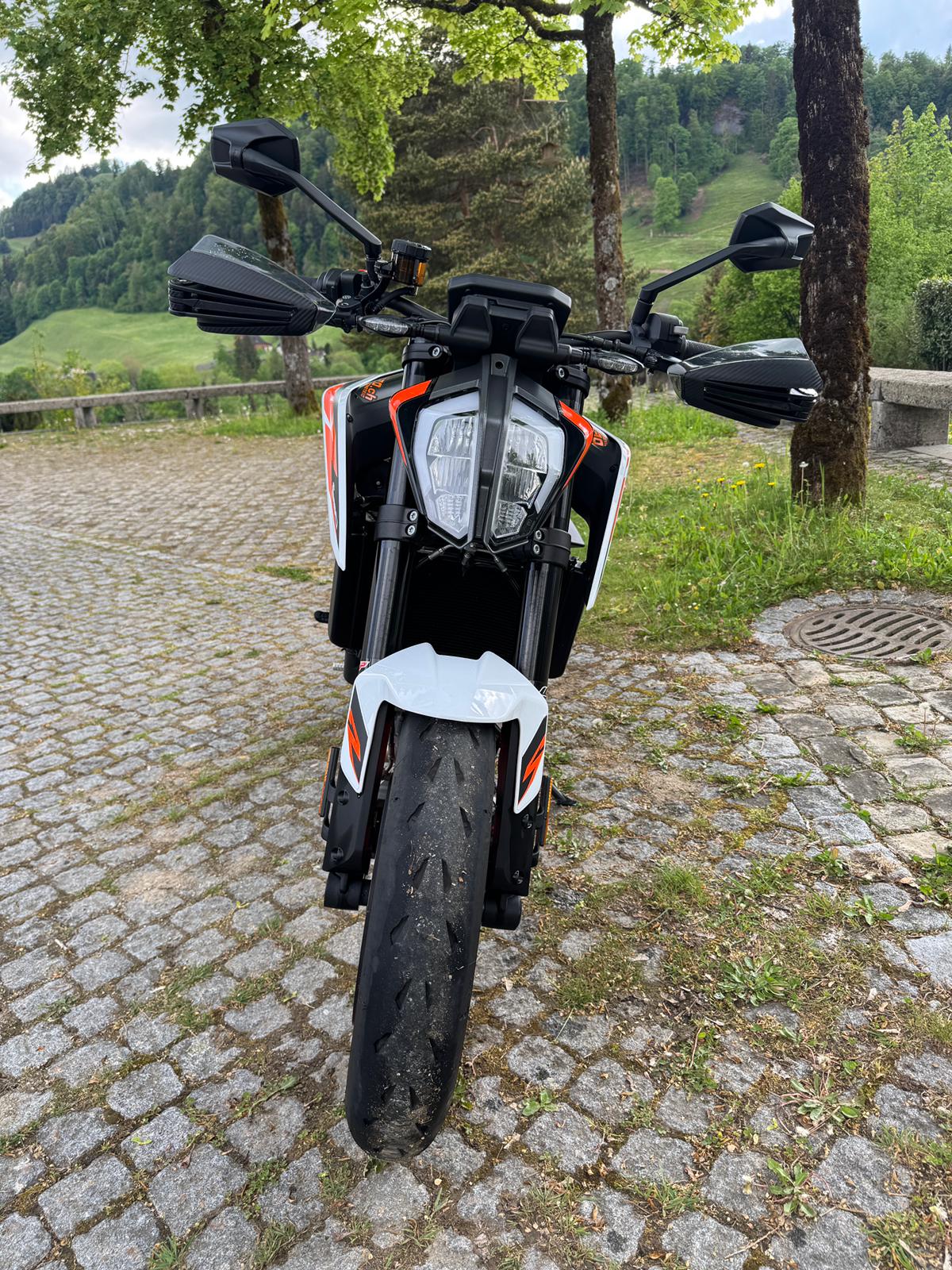 KTM 890 Duke R-image-7