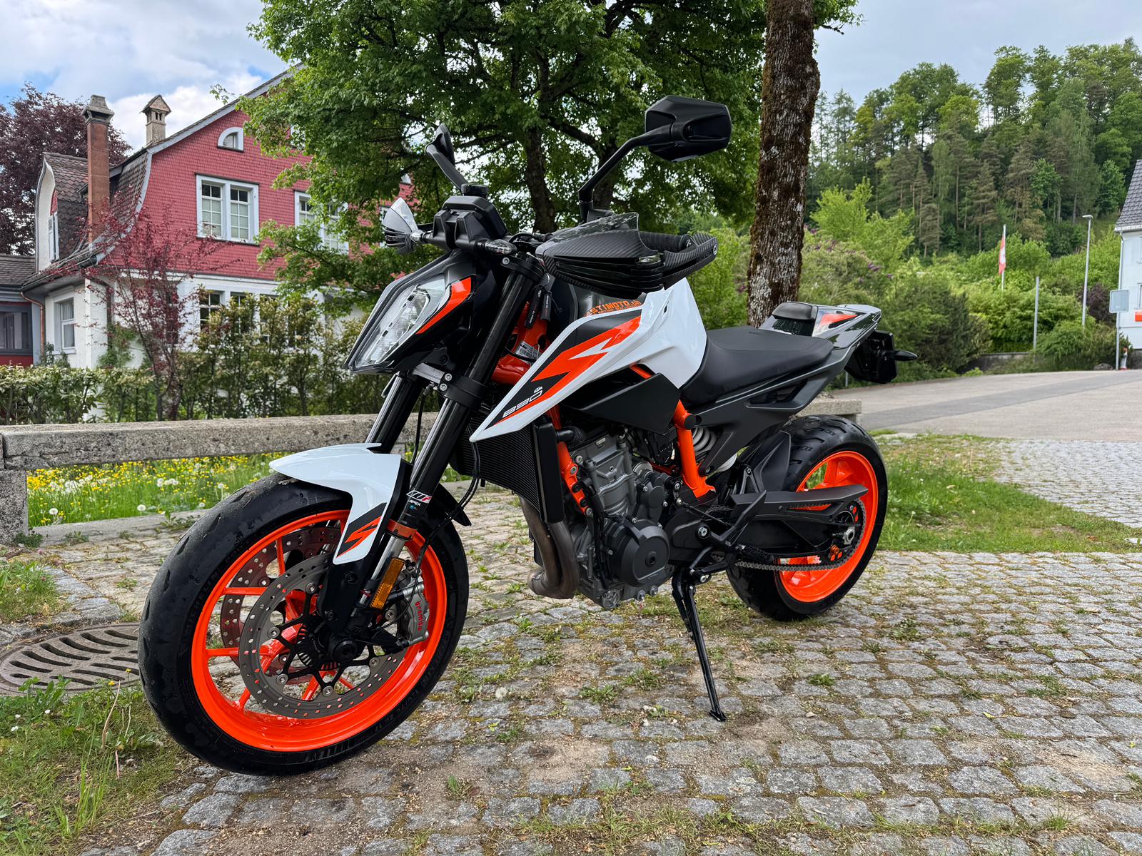 KTM 890 Duke R-image-3