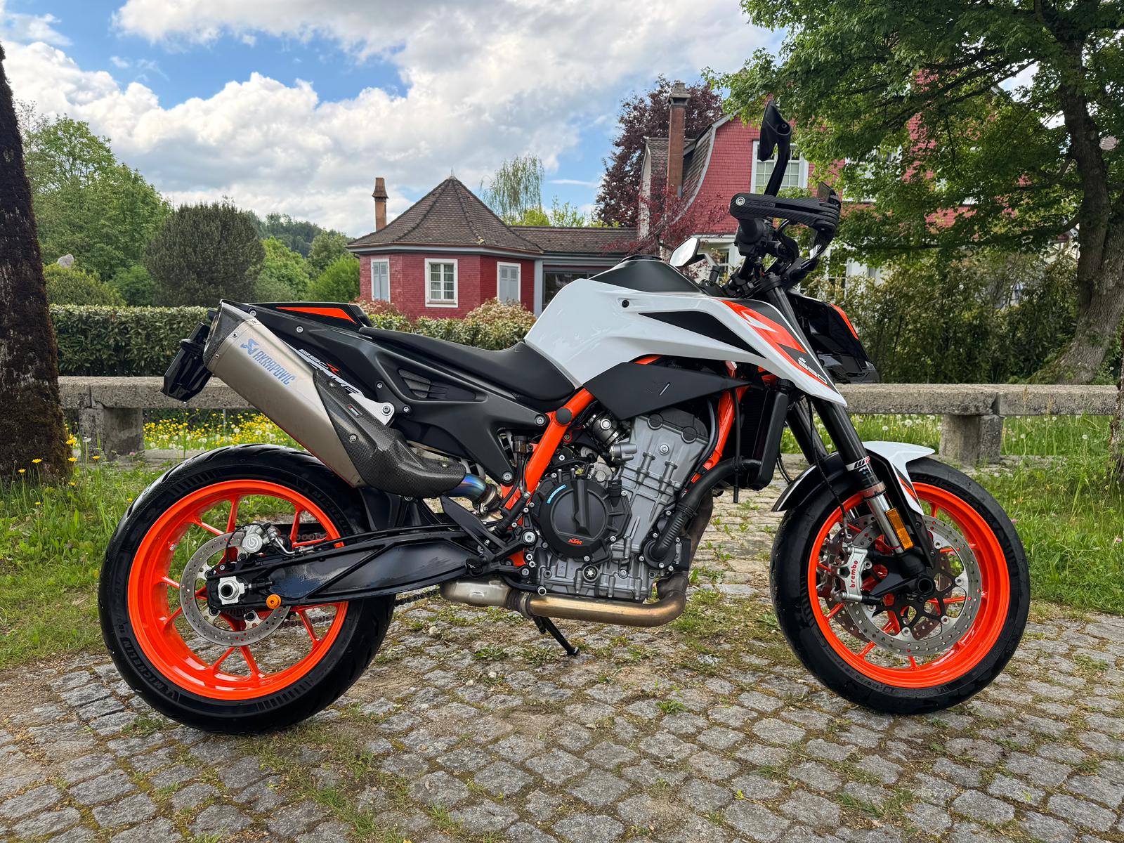 KTM 890 Duke R