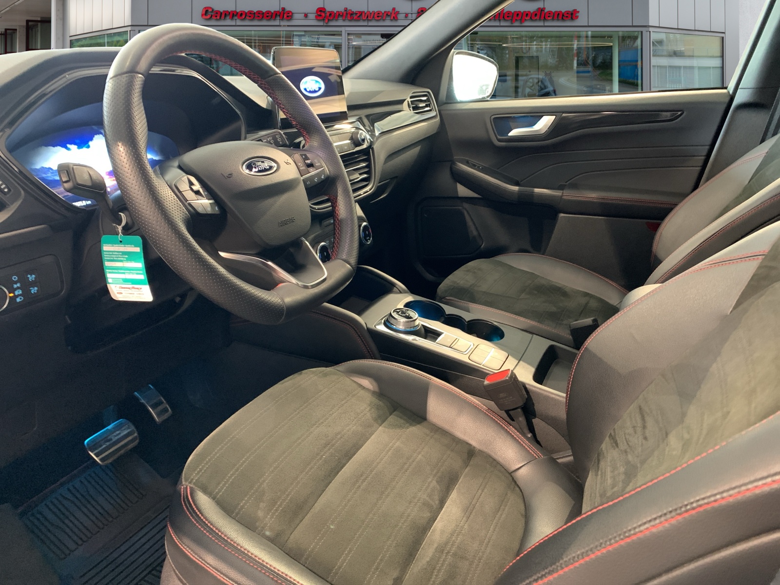 FORD Kuga 2.5 Plug-in Hybrid ST-Line X-image-6