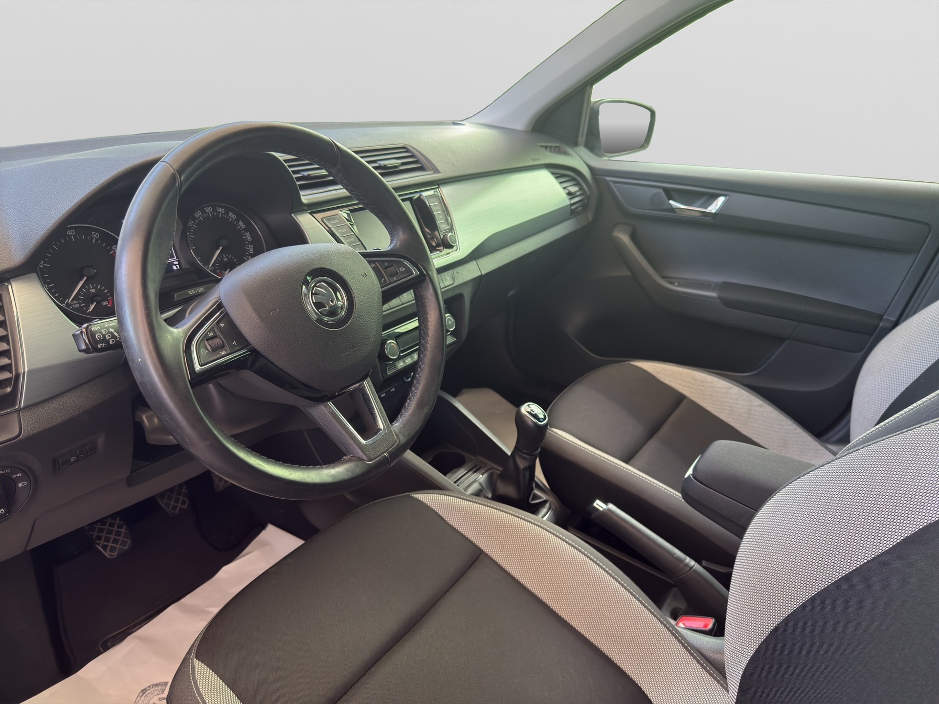 SKODA Fabia 1.0 TSI Ambition-image-7