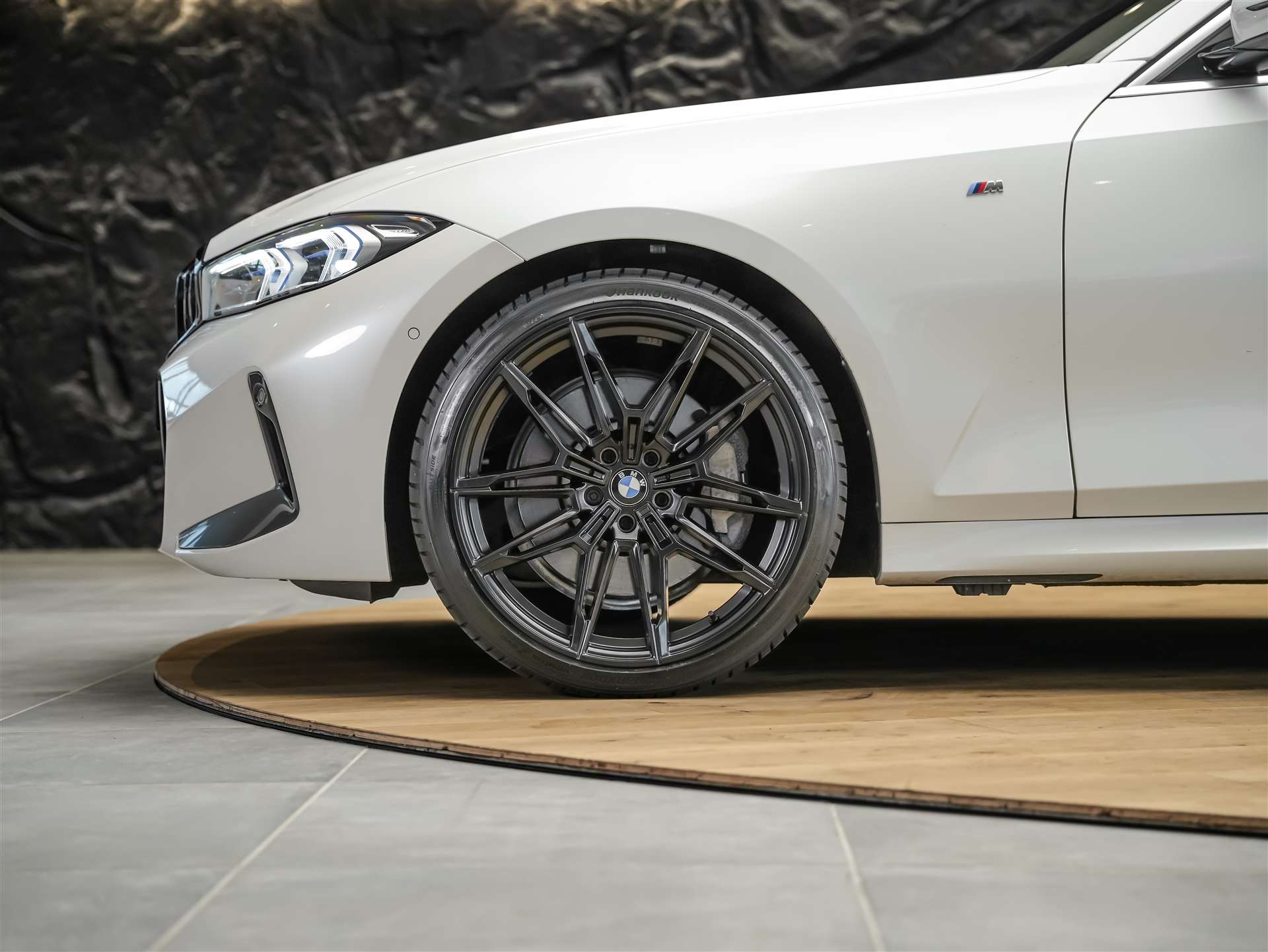 BMW 330i xDrive Steptronic M Sport *20 Zoll*Panorama*Head-Up*-image-17