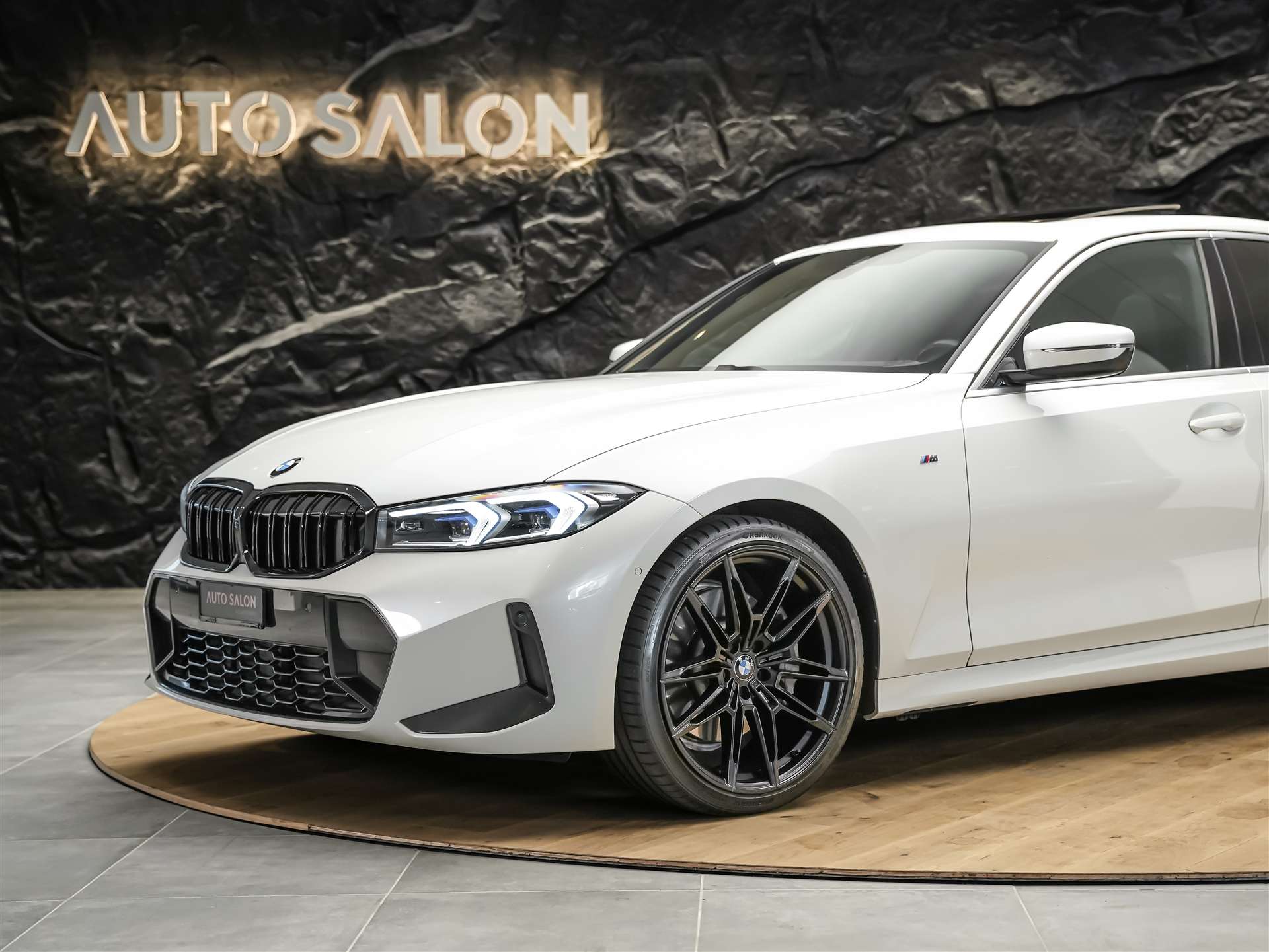 BMW 330i xDrive Steptronic M Sport *20 Zoll*Panorama*Head-Up*-image-15
