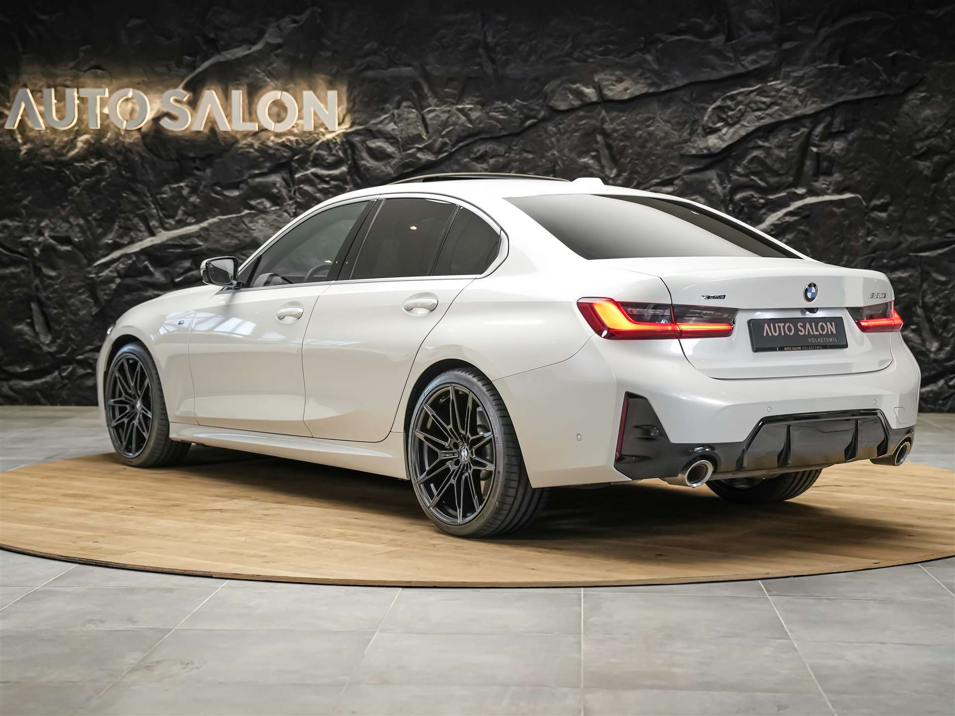 BMW 330i xDrive Steptronic M Sport *20 Zoll*Panorama*Head-Up*-showroom-element-3
