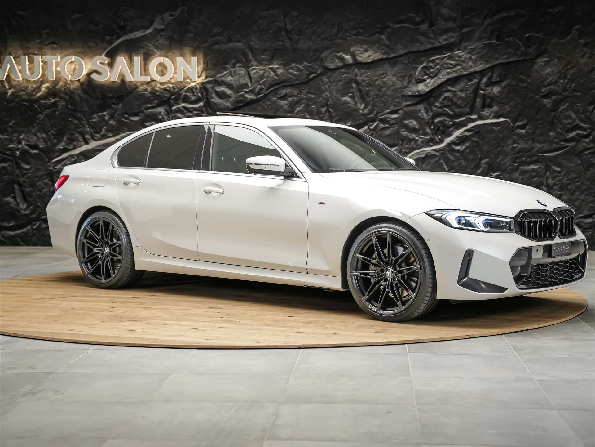 BMW 330i xDrive Steptronic M Sport *20 Zoll*Panorama*Head-Up*-image-6