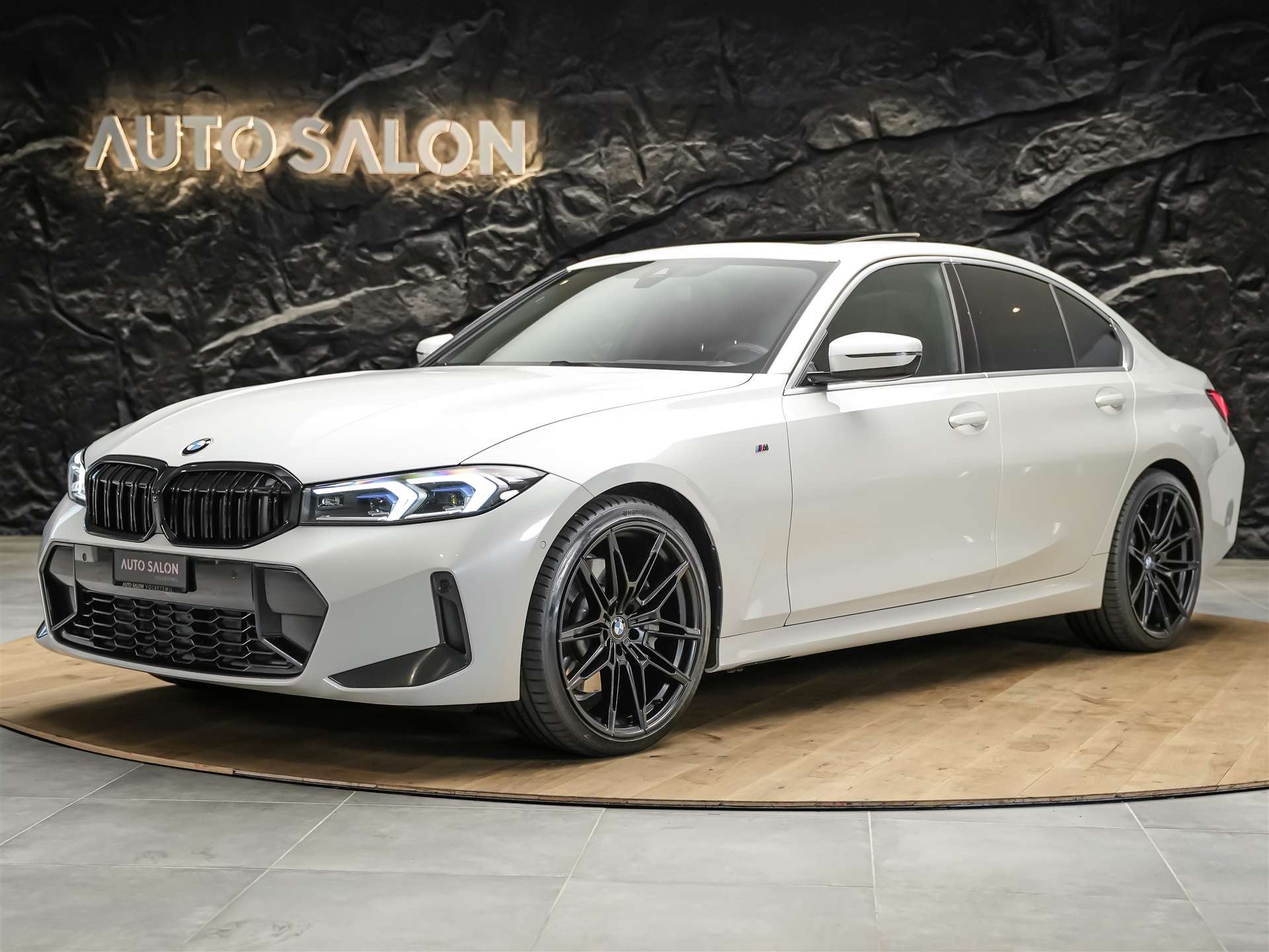 BMW 330i xDrive Steptronic M Sport *20 Zoll*Panorama*Head-Up*-showroom-element-1