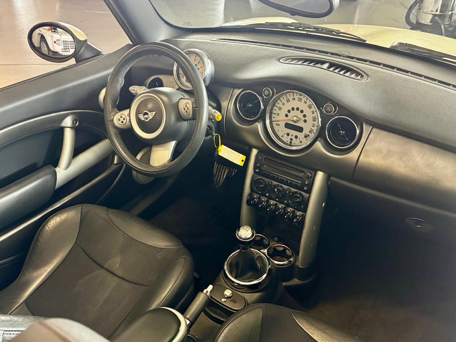 MINI Cooper S Cabriolet-showroom-element-1