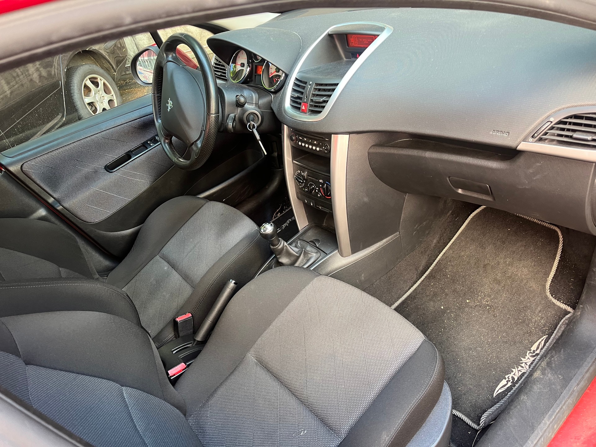 PEUGEOT 207 1.6 16V Sport-image-11