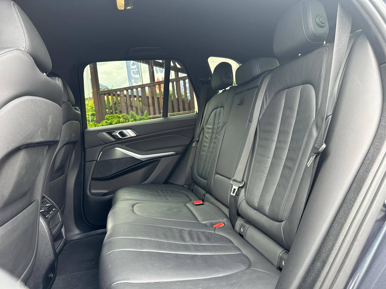 BMW X5 xDrive M50d Steptronic-image-12