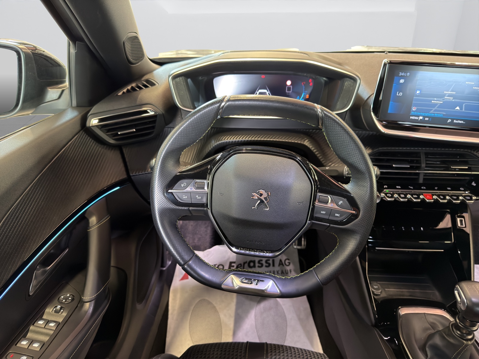PEUGEOT 2008 1.2 PureTech GT Line-image-15
