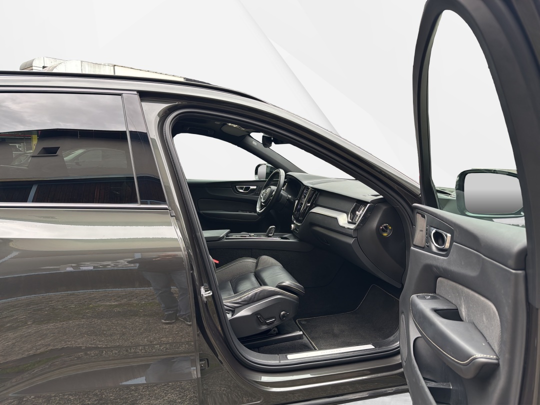VOLVO XC60 T6 eAWD R-Design Geartronic-image-11