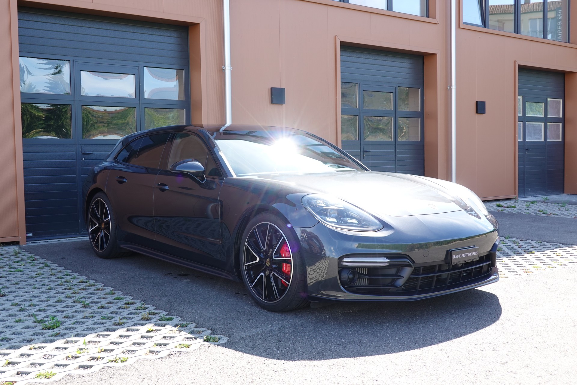 PORSCHE Panamera GTS Sport Turismo PDK "Toit Pano * Roues Directrices * Services Porsche * LED * Son BOSE"-showroom-element-2
