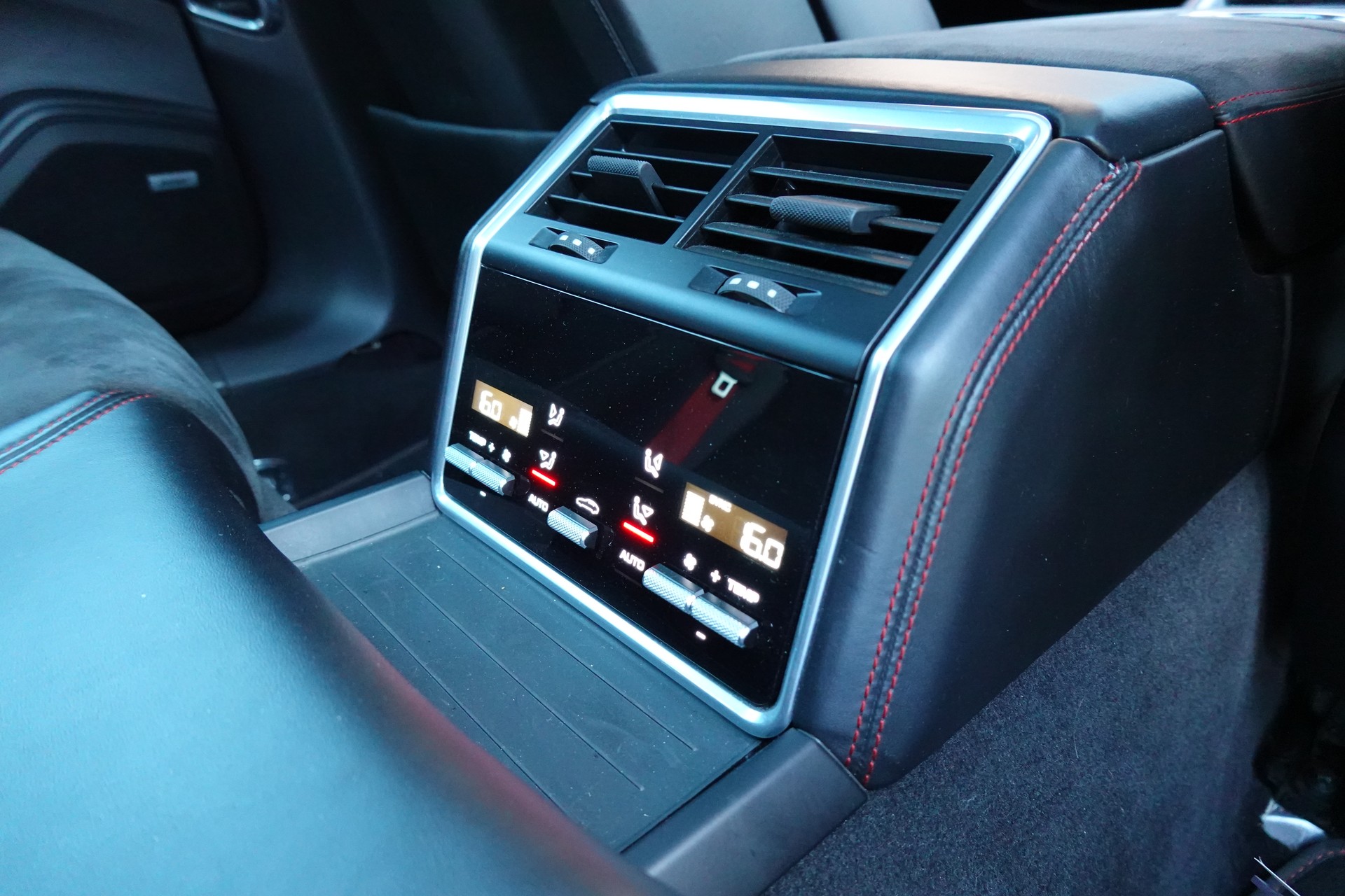 PORSCHE Panamera GTS Sport Turismo PDK "Toit Pano * Roues Directrices * Services Porsche * LED * Son BOSE"-image-25