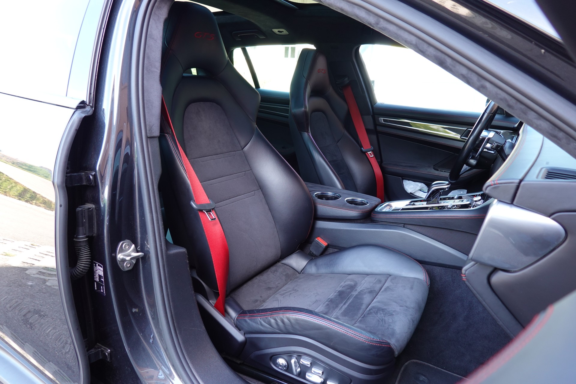 PORSCHE Panamera GTS Sport Turismo PDK "Toit Pano * Roues Directrices * Services Porsche * LED * Son BOSE"-image-28
