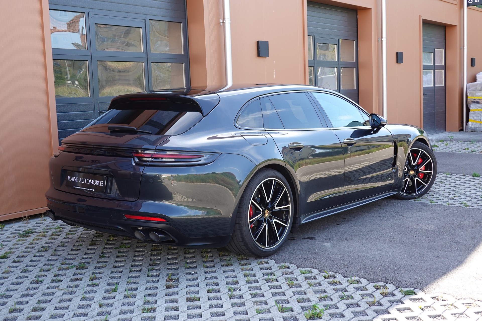 PORSCHE Panamera GTS Sport Turismo PDK "Toit Pano * Roues Directrices * Services Porsche * LED * Son BOSE"-image-6