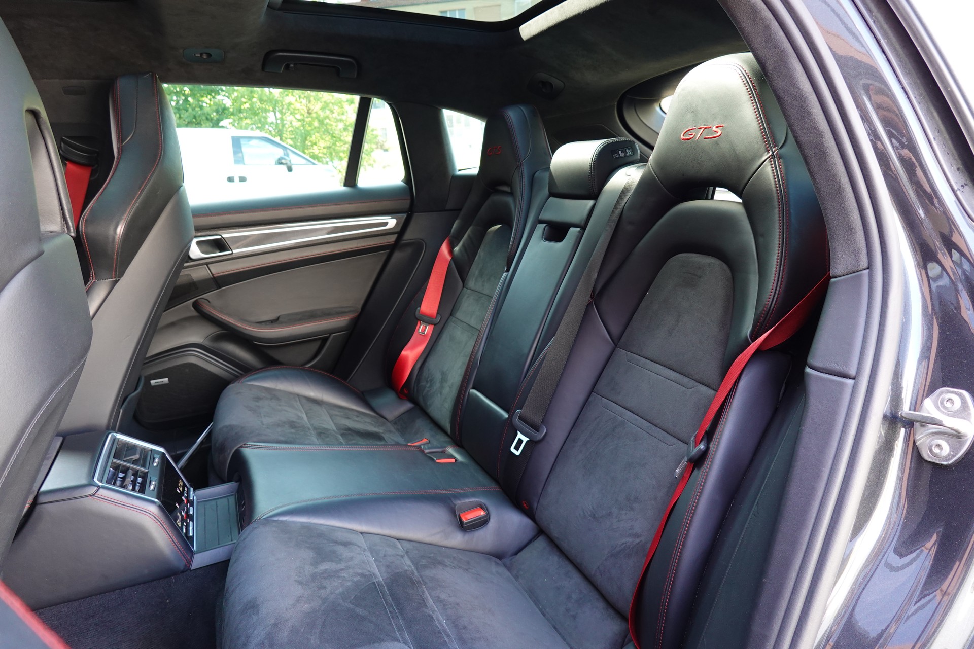 PORSCHE Panamera GTS Sport Turismo PDK "Toit Pano * Roues Directrices * Services Porsche * LED * Son BOSE"-image-26