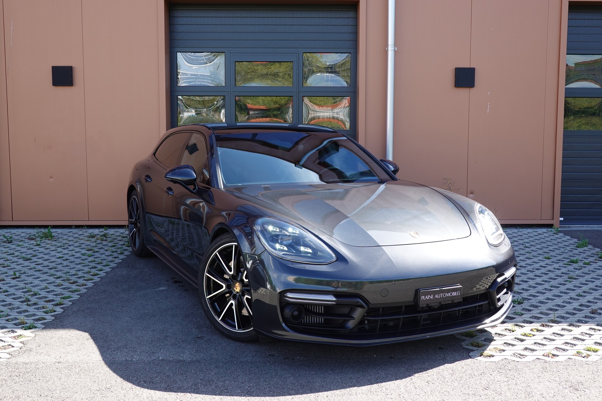 PORSCHE Panamera GTS Sport Turismo PDK "Toit Pano * Roues Directrices * Services Porsche * LED * Son BOSE"