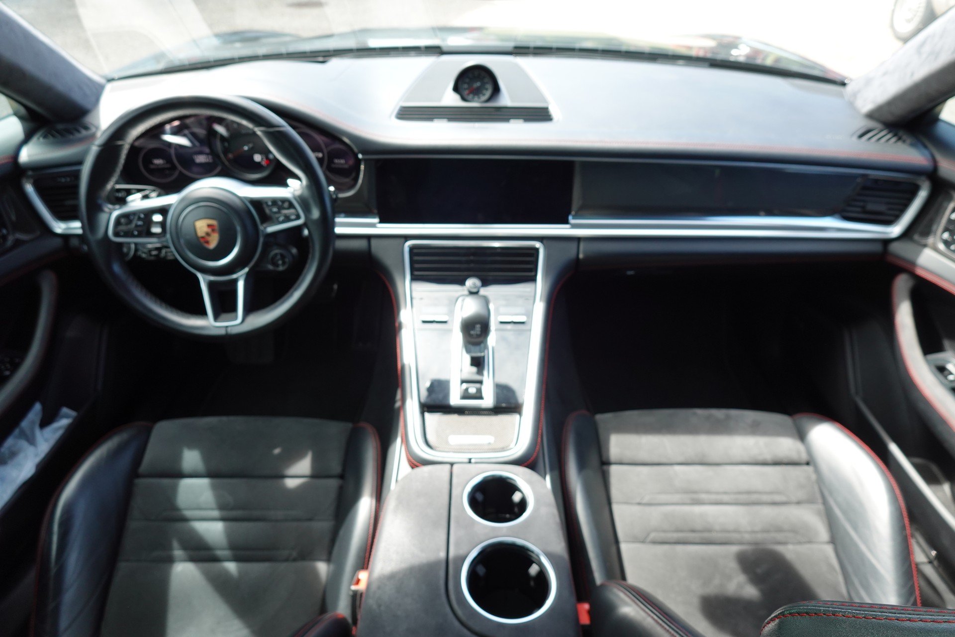PORSCHE Panamera GTS Sport Turismo PDK "Toit Pano * Roues Directrices * Services Porsche * LED * Son BOSE"-image-11
