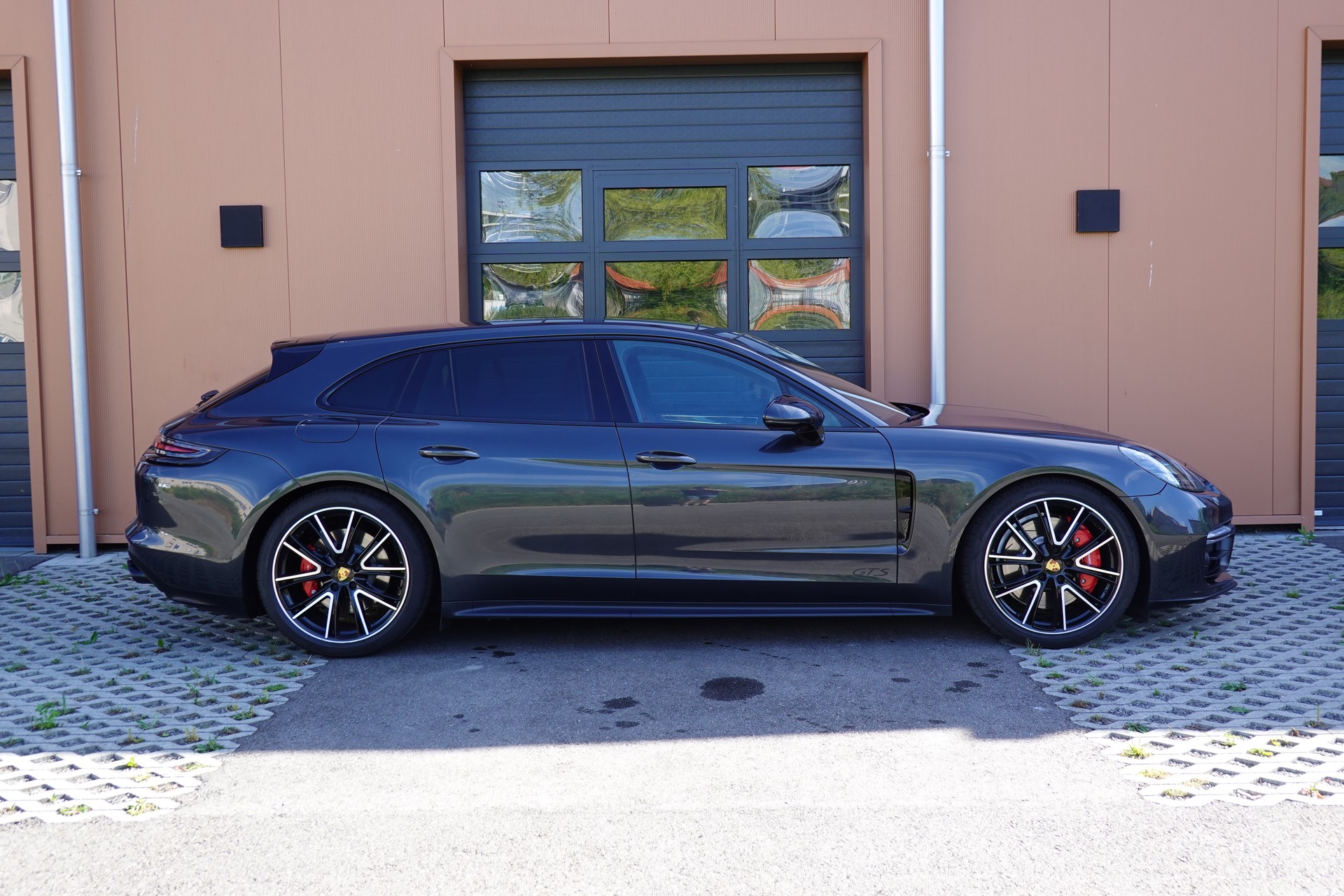 PORSCHE Panamera GTS Sport Turismo PDK "Toit Pano * Roues Directrices * Services Porsche * LED * Son BOSE"-showroom-element-3