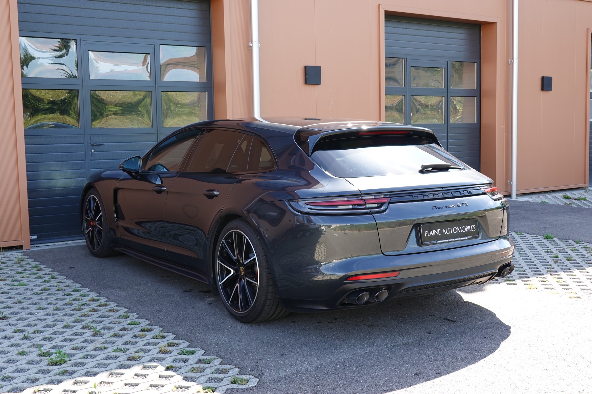 PORSCHE Panamera GTS Sport Turismo PDK "Toit Pano * Roues Directrices * Services Porsche * LED * Son BOSE"-image-9