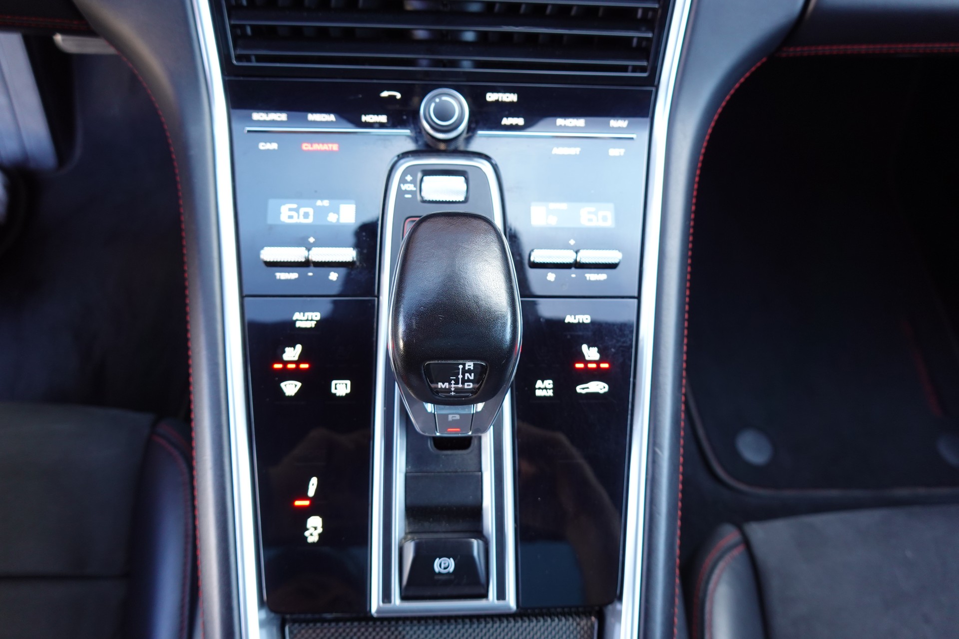 PORSCHE Panamera GTS Sport Turismo PDK "Toit Pano * Roues Directrices * Services Porsche * LED * Son BOSE"-image-15