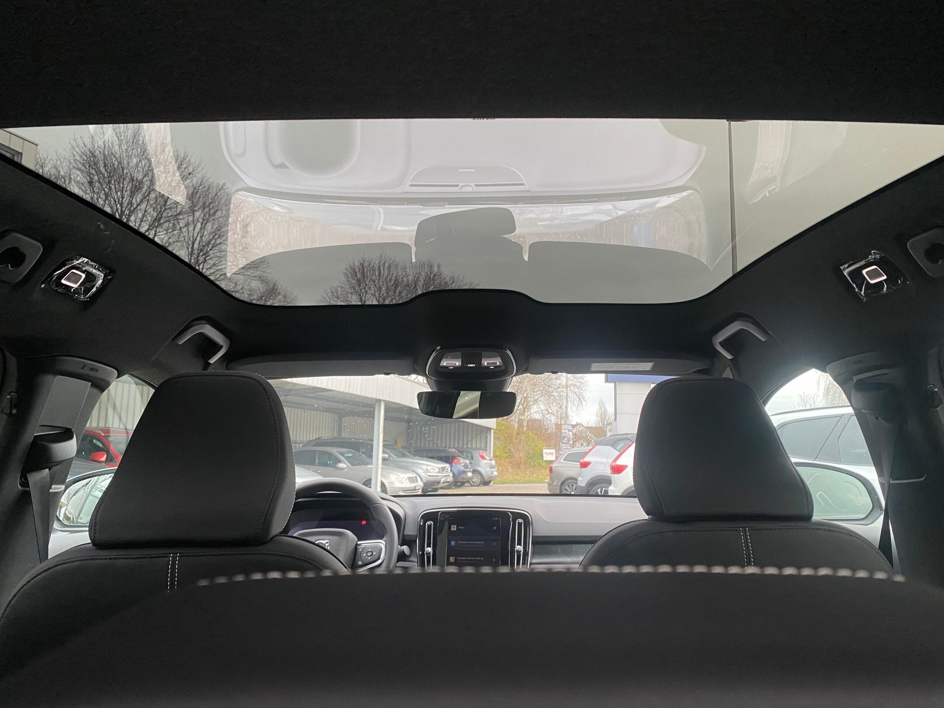 VOLVO C40 Recharge P8 Twin AWD Pure Electric Ultimate-image-11