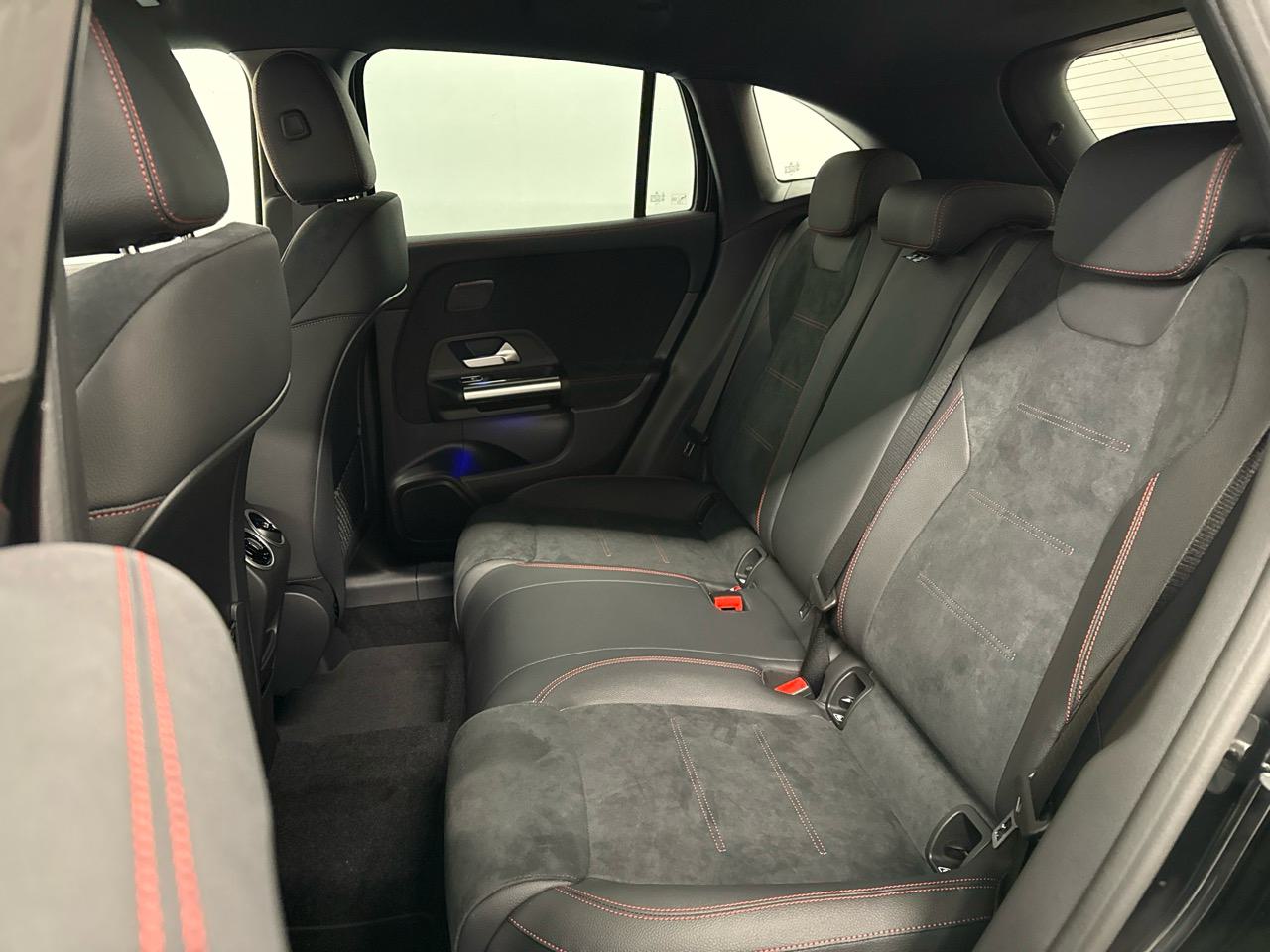 MERCEDES-BENZ GLA 250 e 8G-DCT AMG Line-image-6