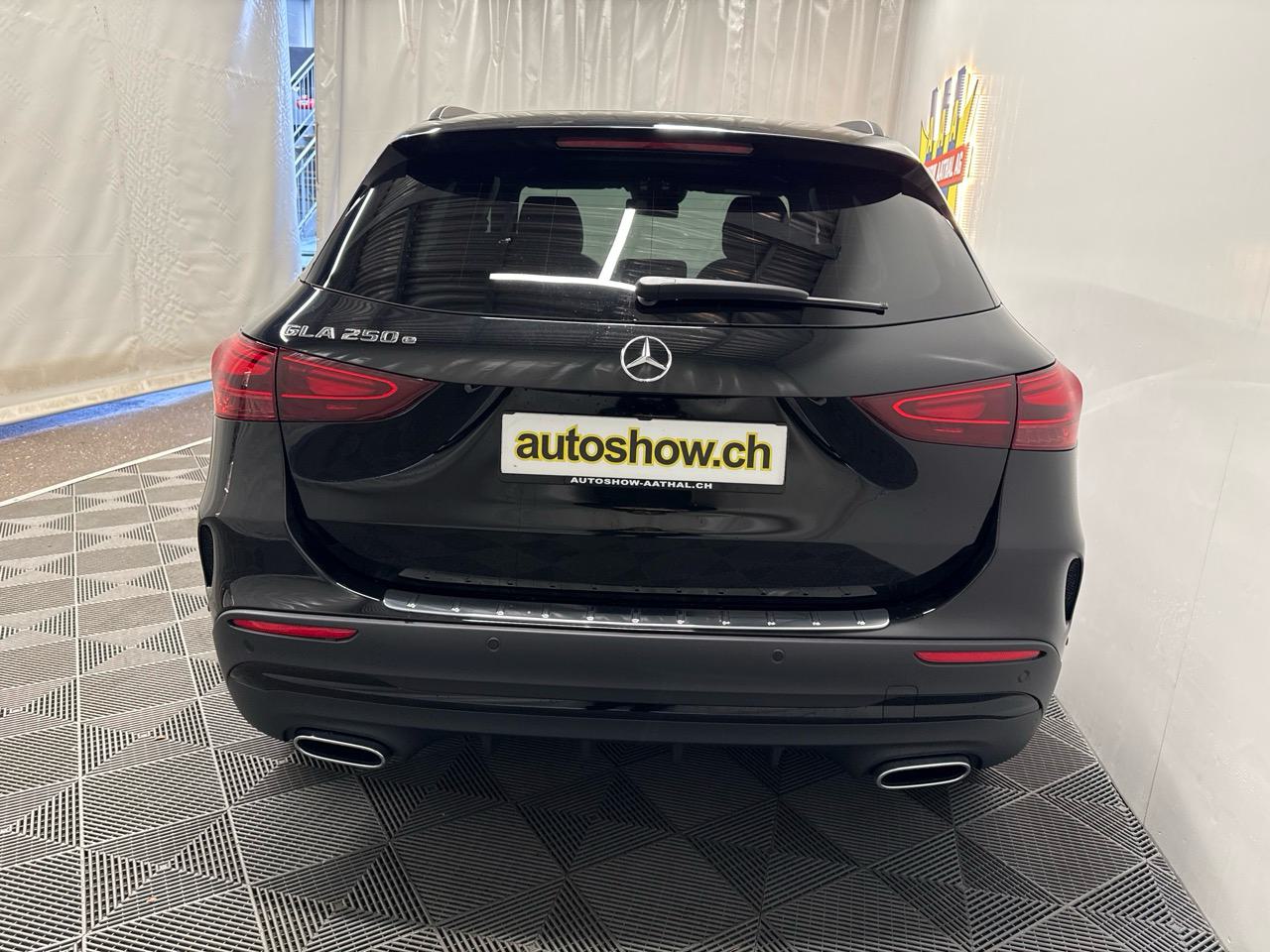 MERCEDES-BENZ GLA 250 e 8G-DCT AMG Line-image-11