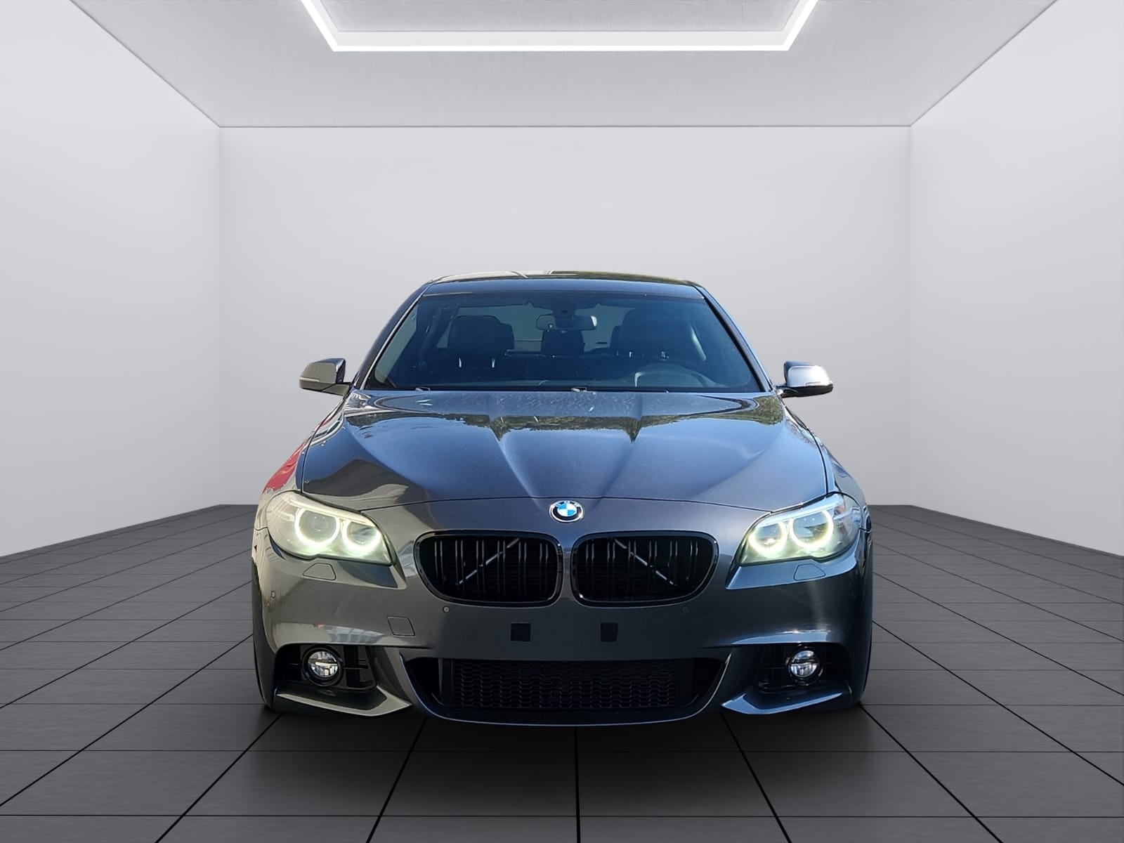 BMW 520d xDrive Luxury Line Steptronic-showroom-element-1