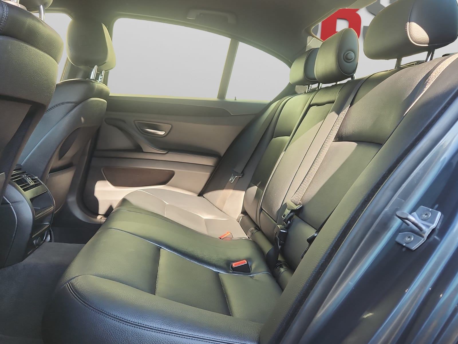 BMW 520d xDrive Luxury Line Steptronic-image-6