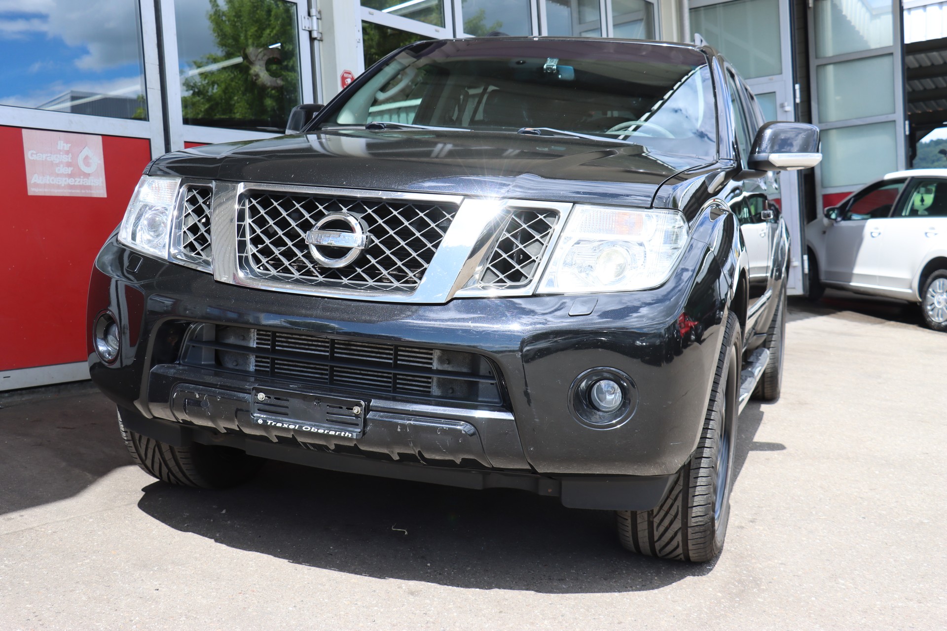 NISSAN Pathfinder 3.0 dCi LE Automatic-showroom-element-1