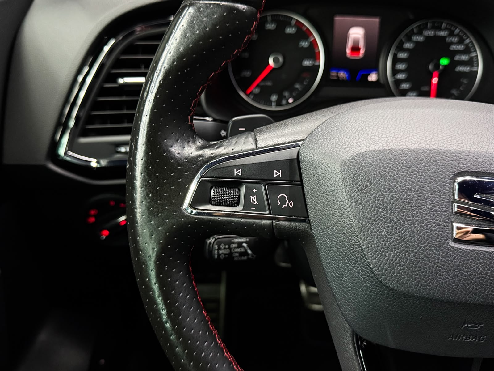 SEAT Ateca 2.0 TSI SWISS FR 4Drive DSG-image-11