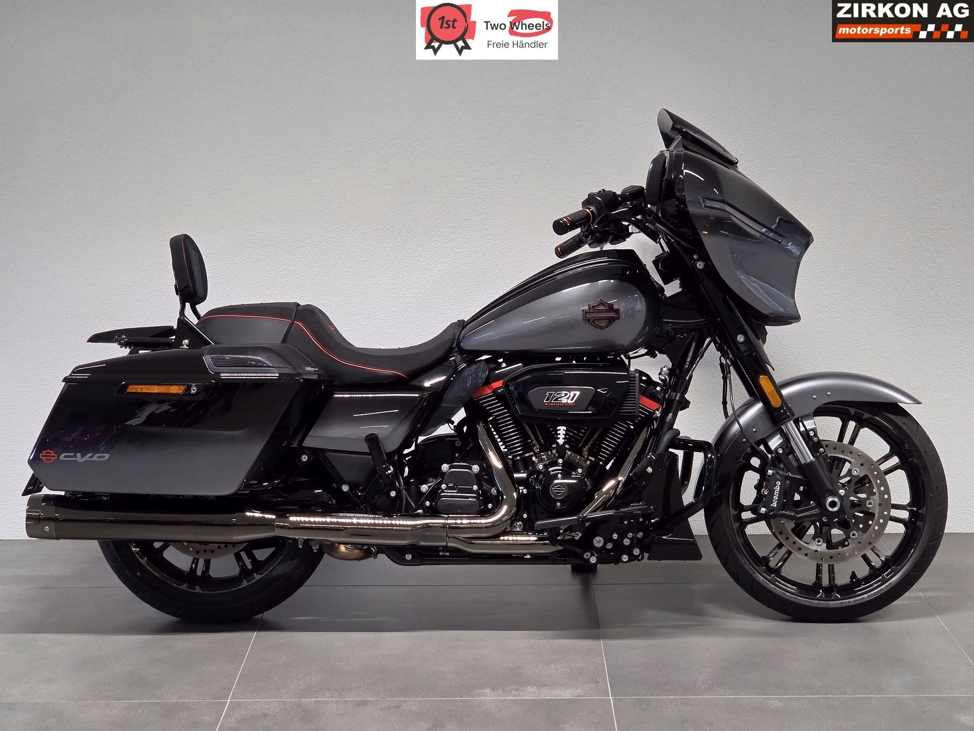 HARLEY-DAVIDSON FLHXSE Street Glide CVO 121