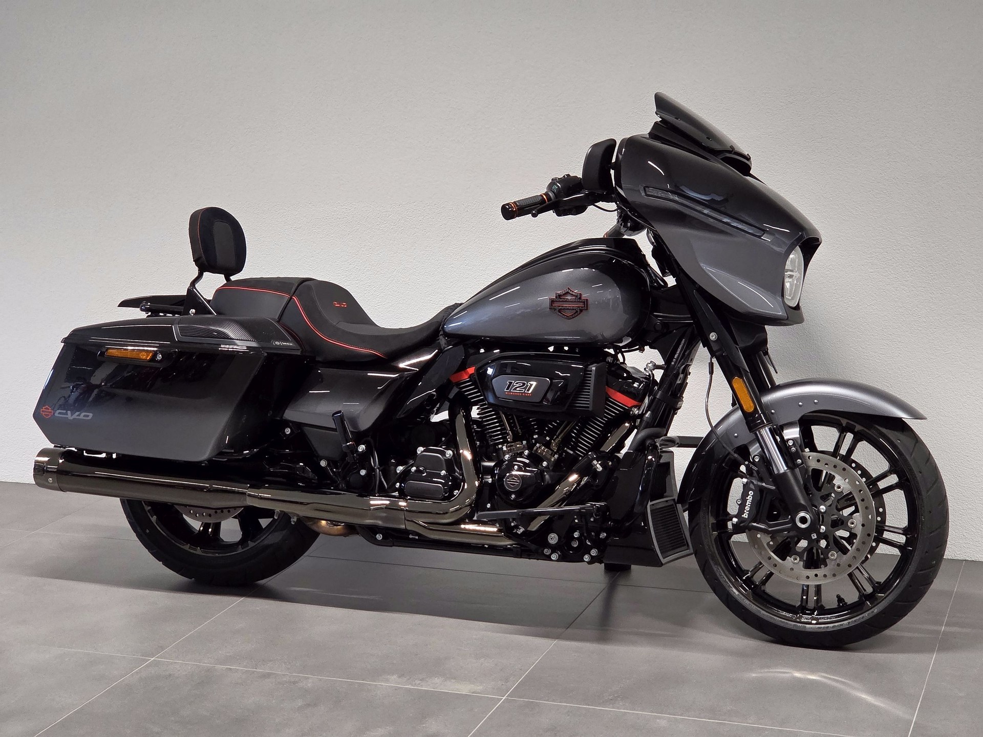 HARLEY-DAVIDSON FLHXSE Street Glide CVO 121-image-1