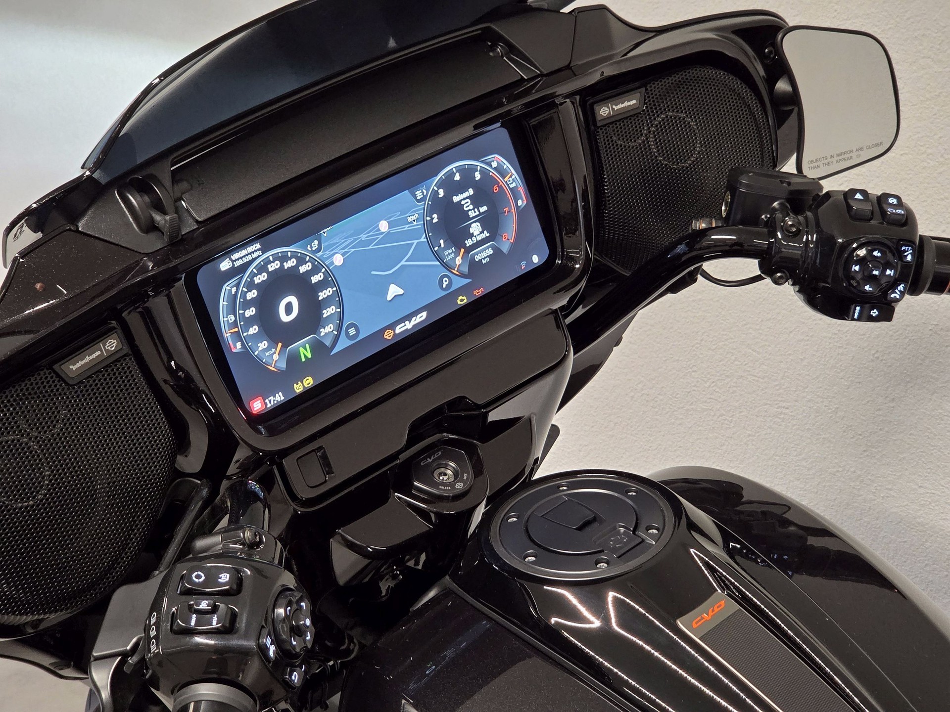HARLEY-DAVIDSON FLHXSE Street Glide CVO 121-image-12