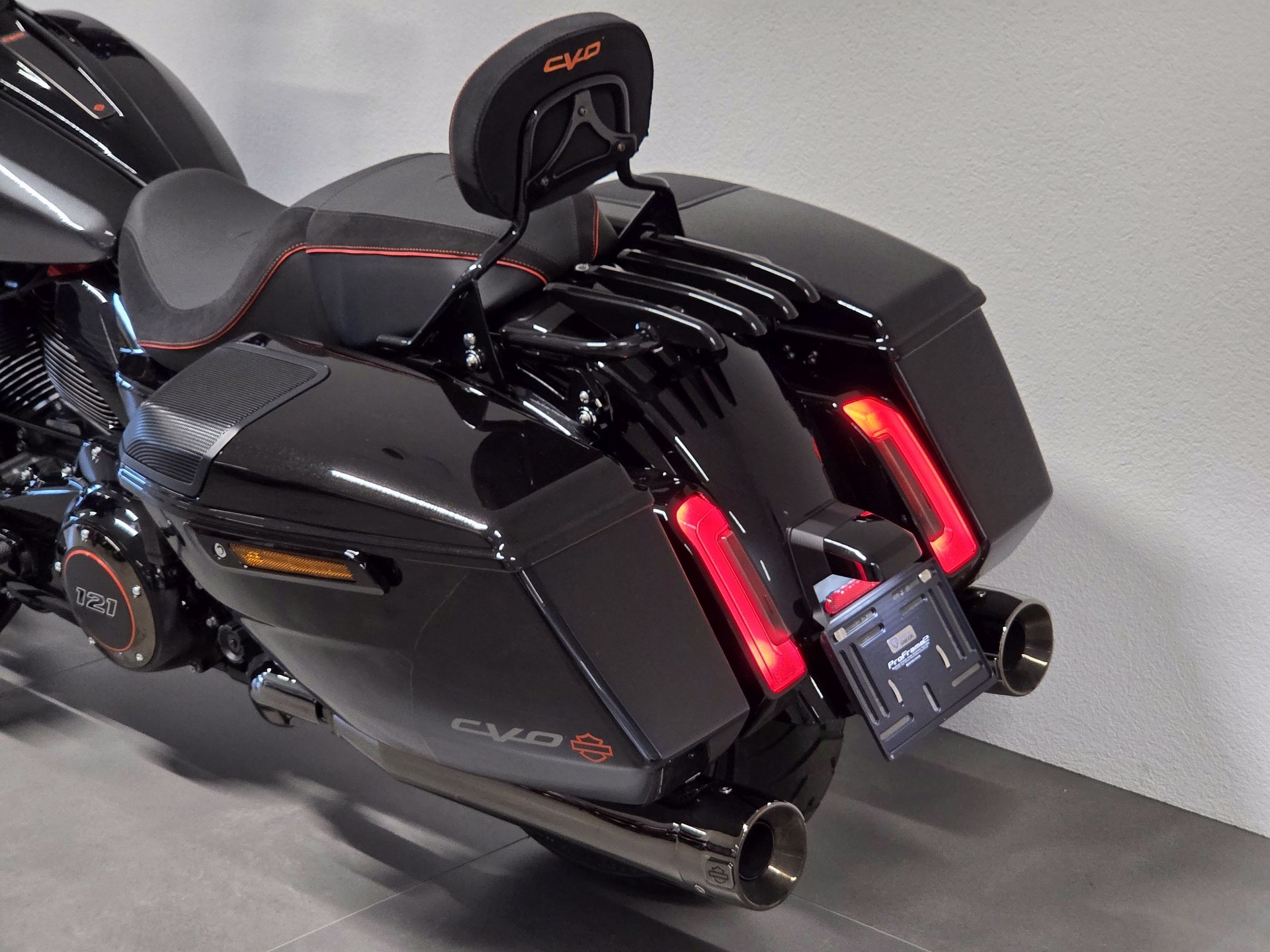 HARLEY-DAVIDSON FLHXSE Street Glide CVO 121-image-10
