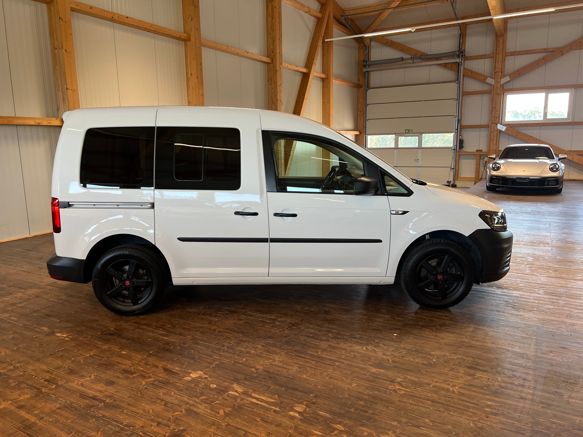 VW Caddy 2.0TDI Entry BlueMotion Technology-showroom-element-3