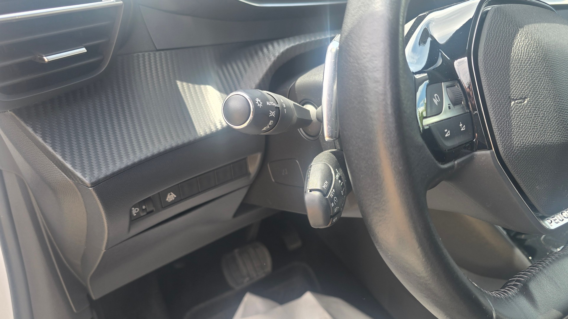 PEUGEOT 208 1.2 PureTech Allure EAT8, Zahnriemen und Bremsen neu-image-15