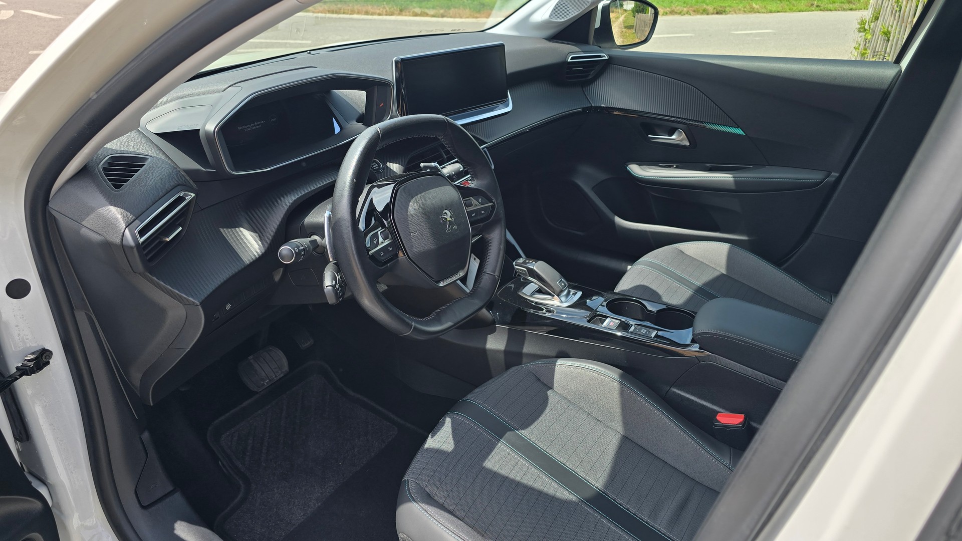 PEUGEOT 208 1.2 PureTech Allure EAT8, Zahnriemen und Bremsen neu-image-6