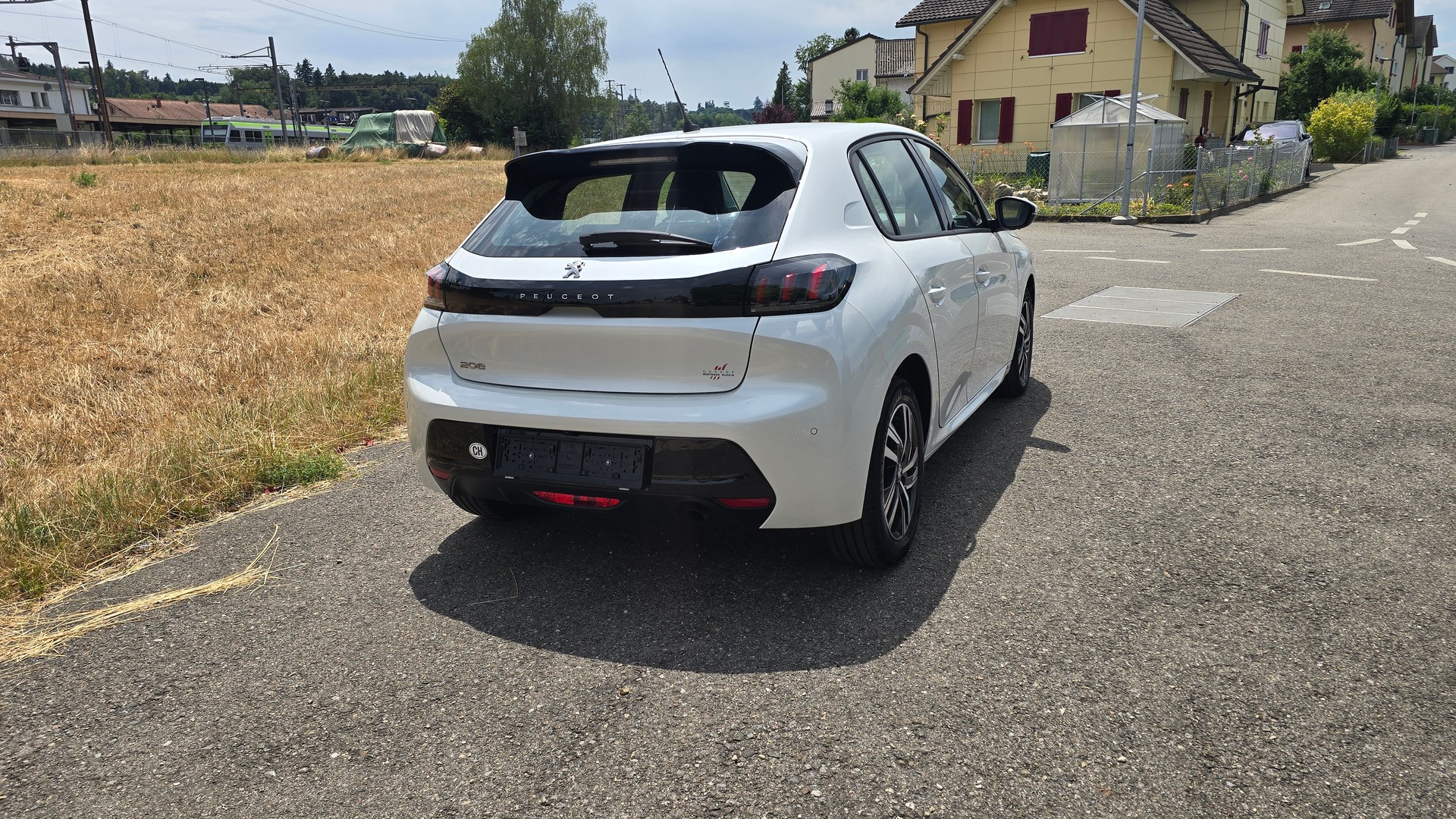 PEUGEOT 208 1.2 PureTech Allure EAT8, Zahnriemen und Bremsen neu-showroom-element-2