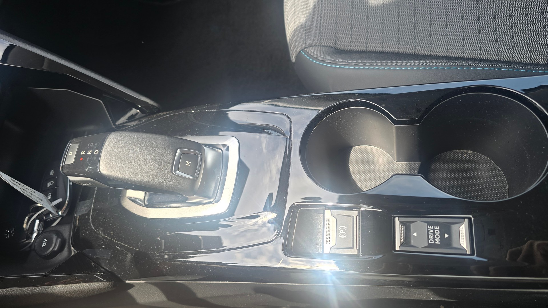 PEUGEOT 208 1.2 PureTech Allure EAT8, Zahnriemen und Bremsen neu-image-10